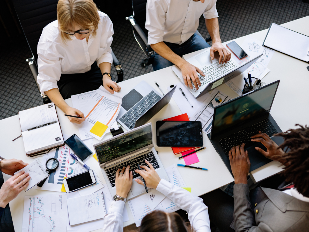 AIに"できること"と"できないこと"とは?業務別に一覧解説|中小企業が導入判断で押さえるべきポイント8選とは