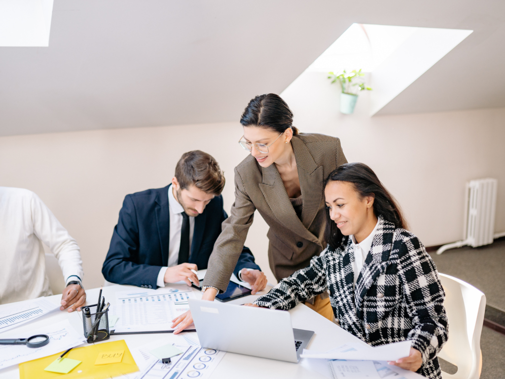 AI業務効率化ツールの選び方は？おすすめカテゴリ・値段・メリットと中小企業の導入判断を徹底解説！1